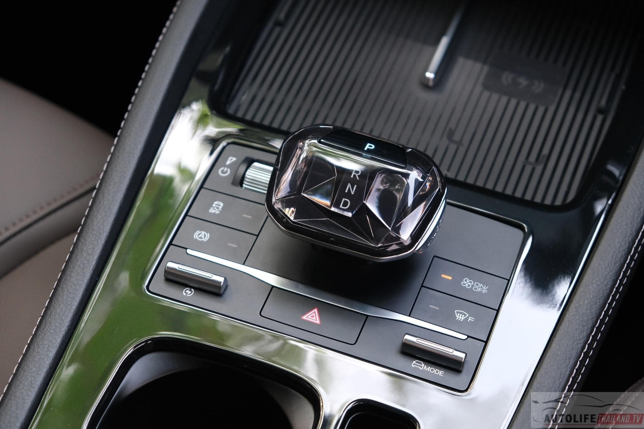 BYD M6